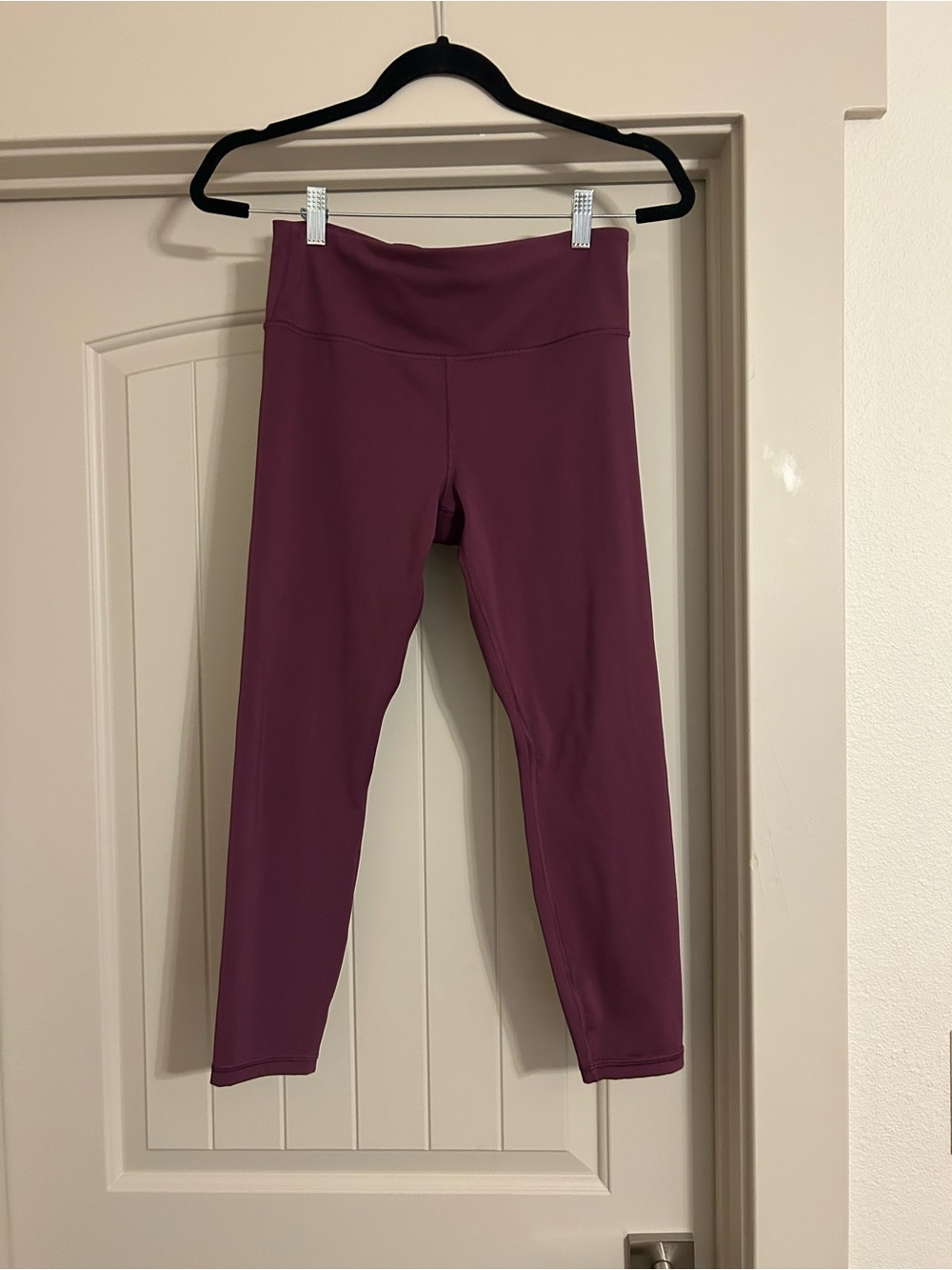 Athleta Elation 7/8 Tight Leggings in Muted Plum Size M